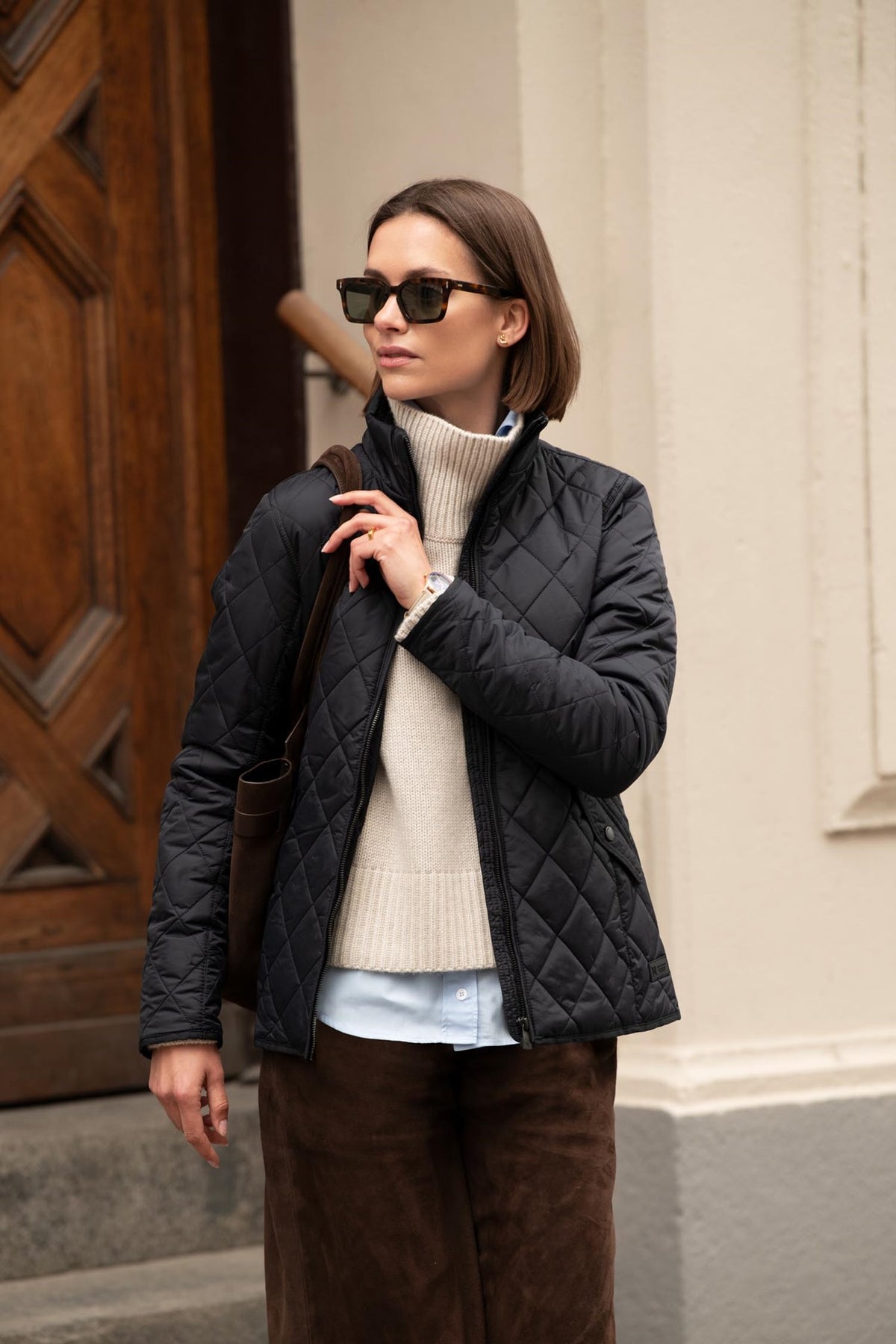 Henderson Women Midnight Blue AW25 Modelimage