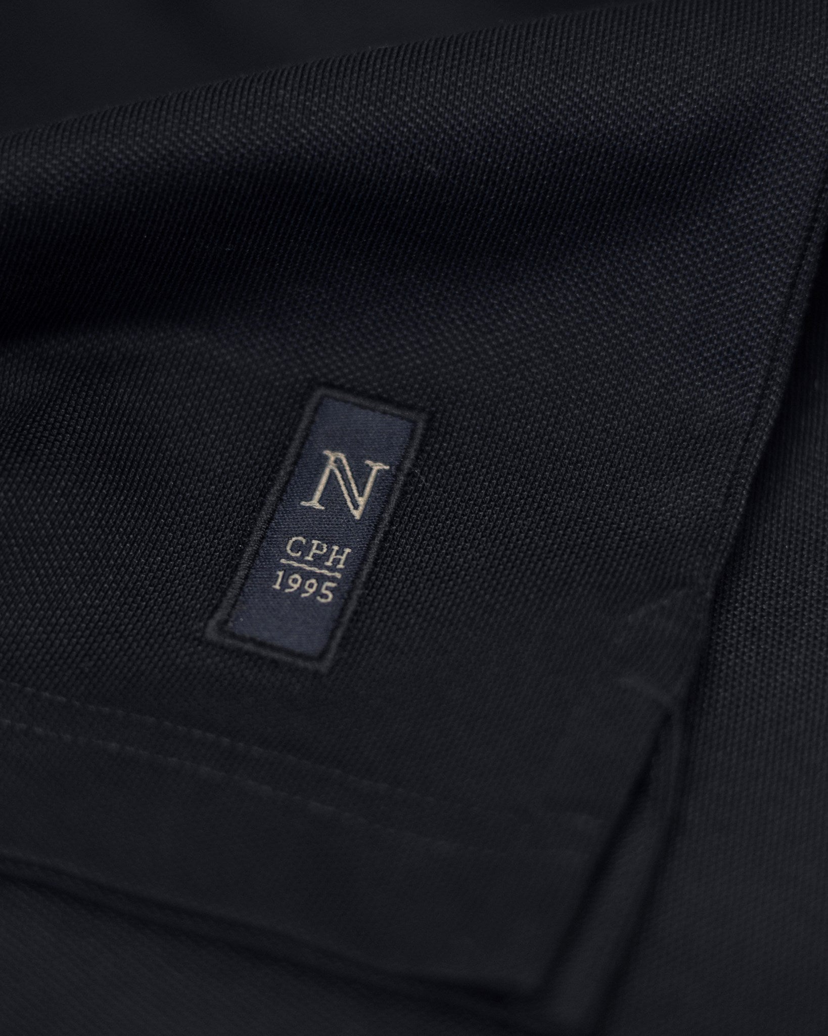 Altavista Men Women Dark Navy Closeup 3