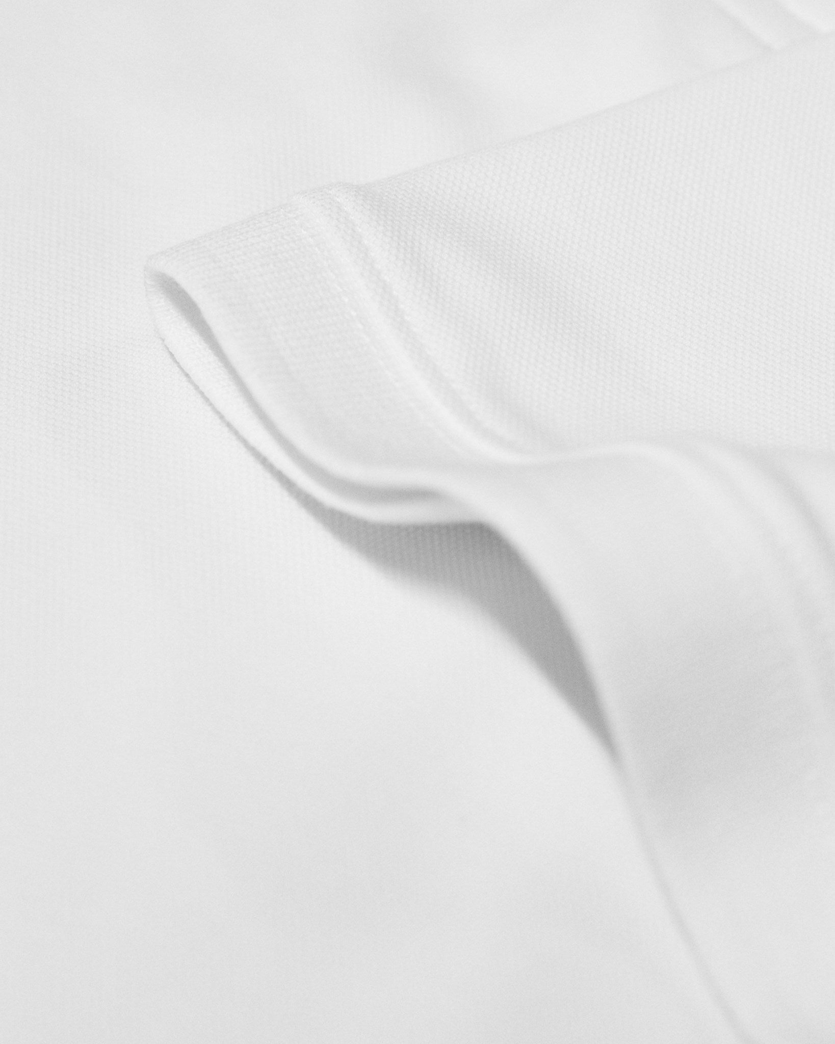 Altavista Men Women White Closeup 2