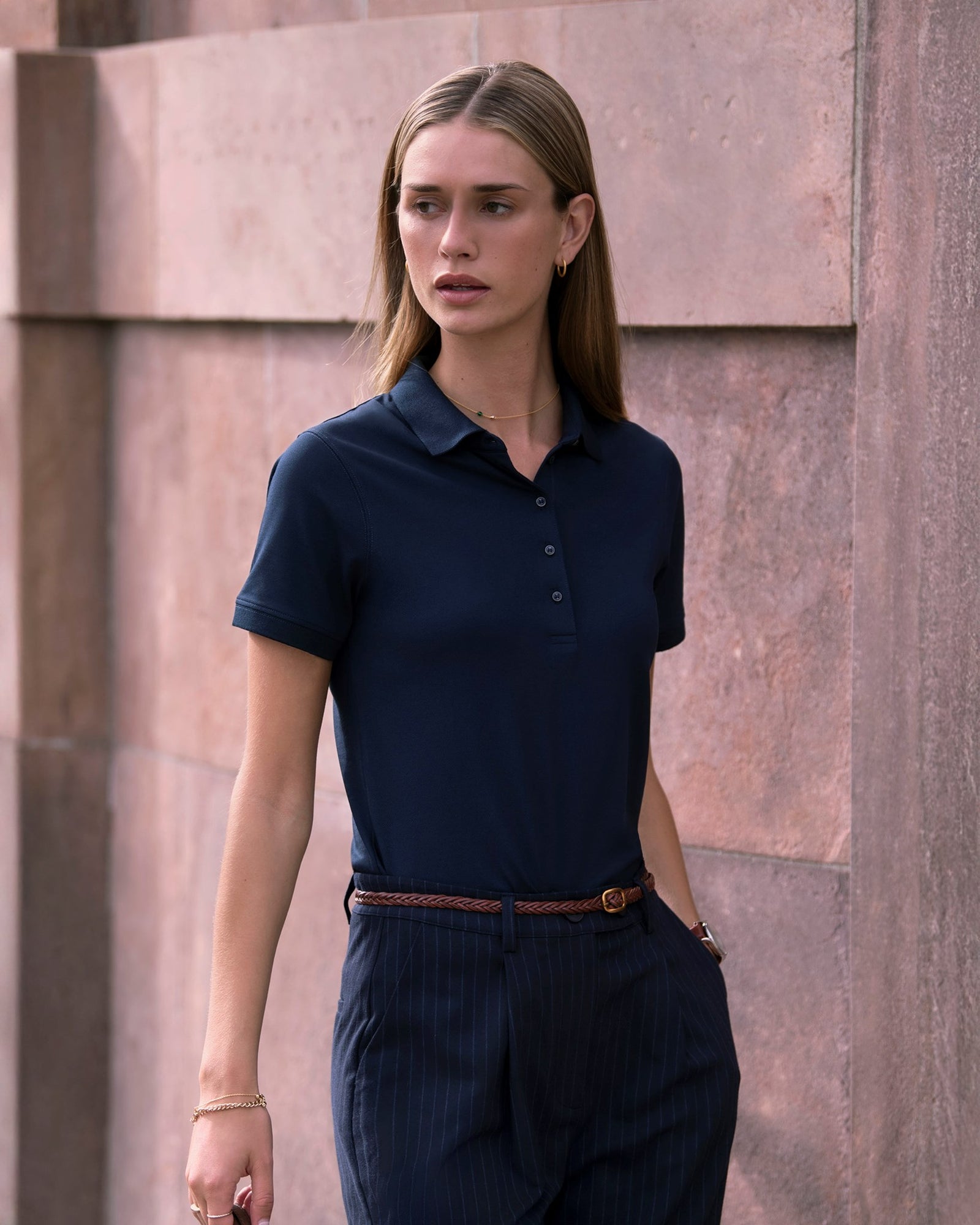 Altavista Women Navy Back