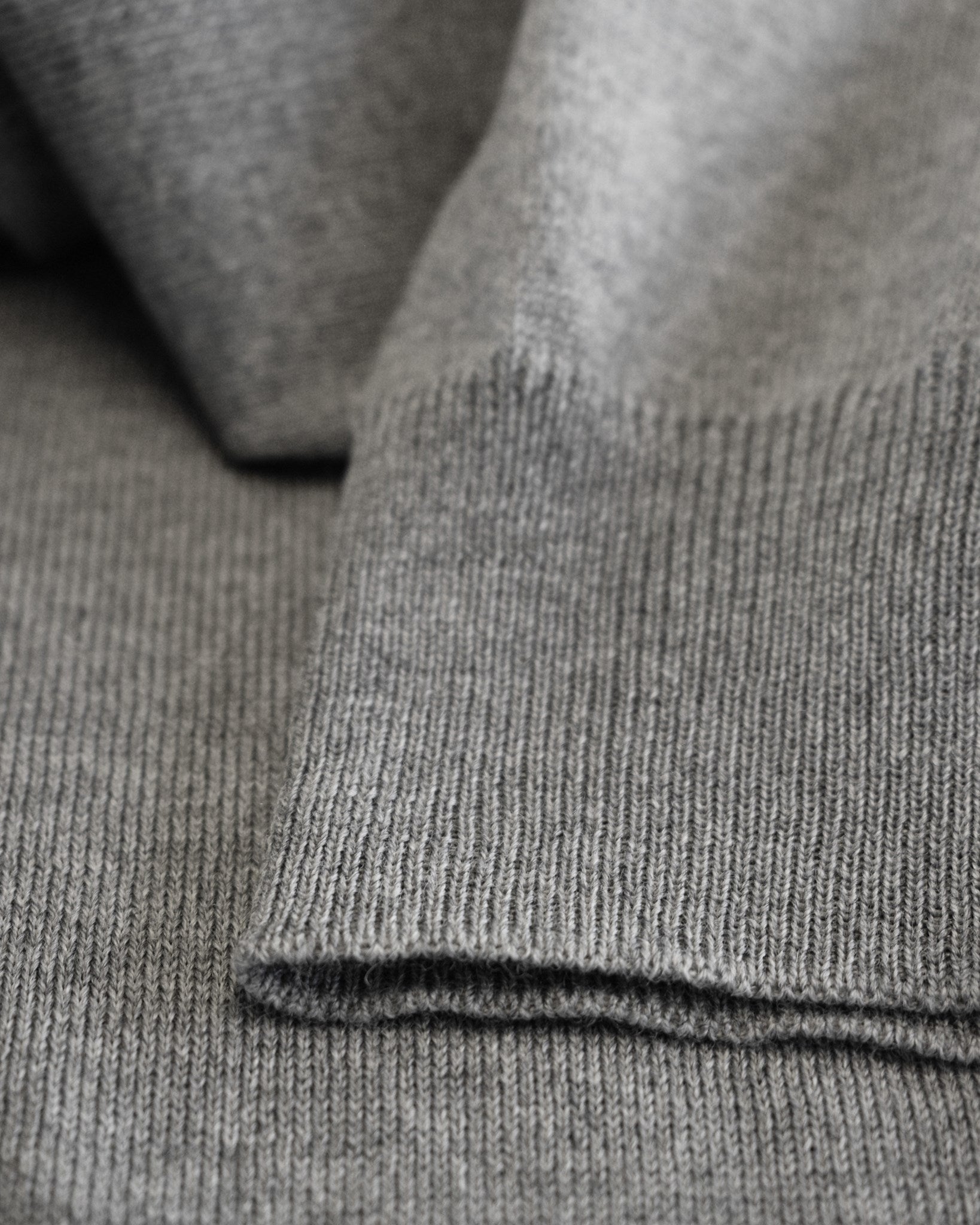 Beaufort Men Grey Melange Closeup 4