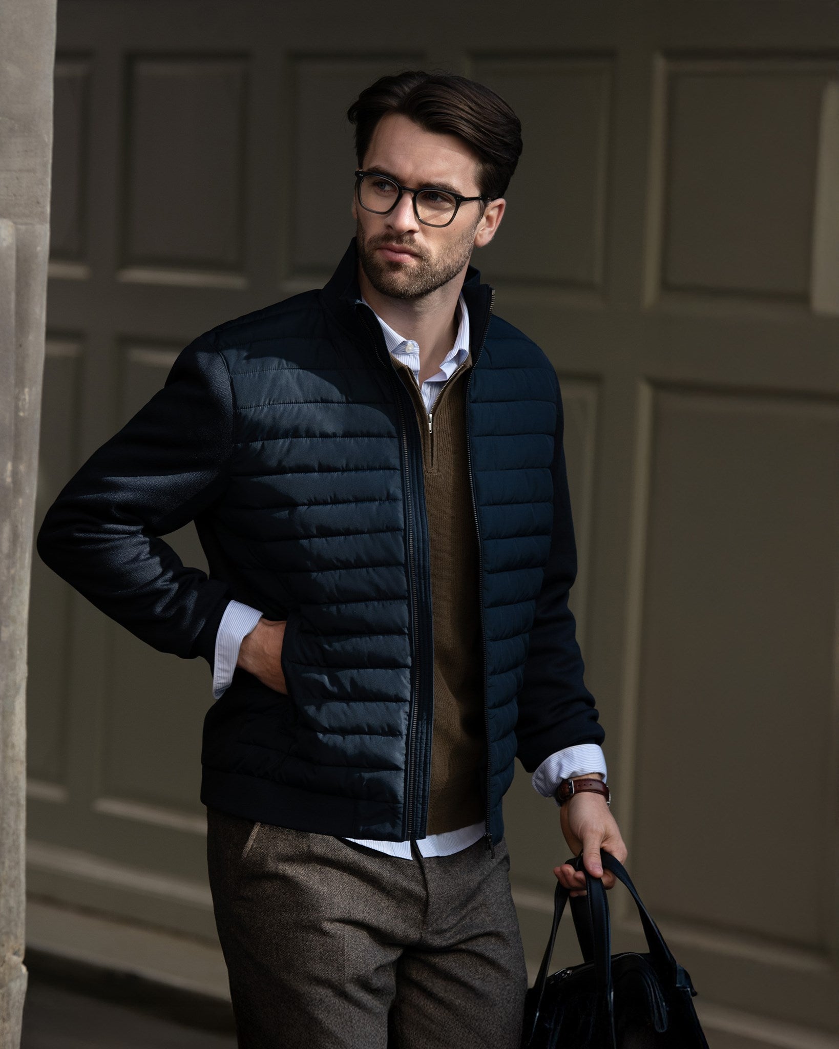 Crescent Men Navy SS25 Modelimage