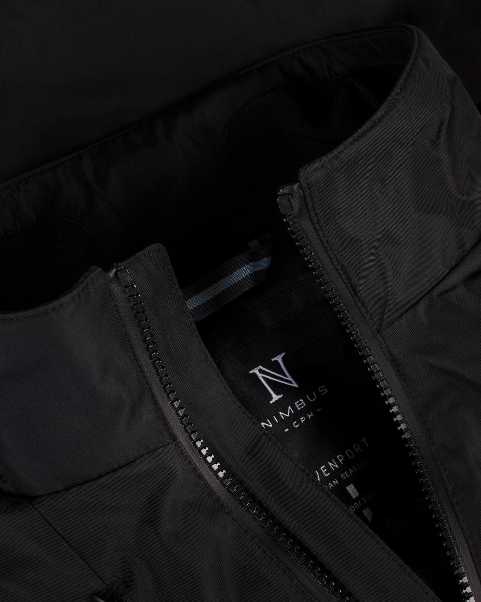 Davenport Men Black Back