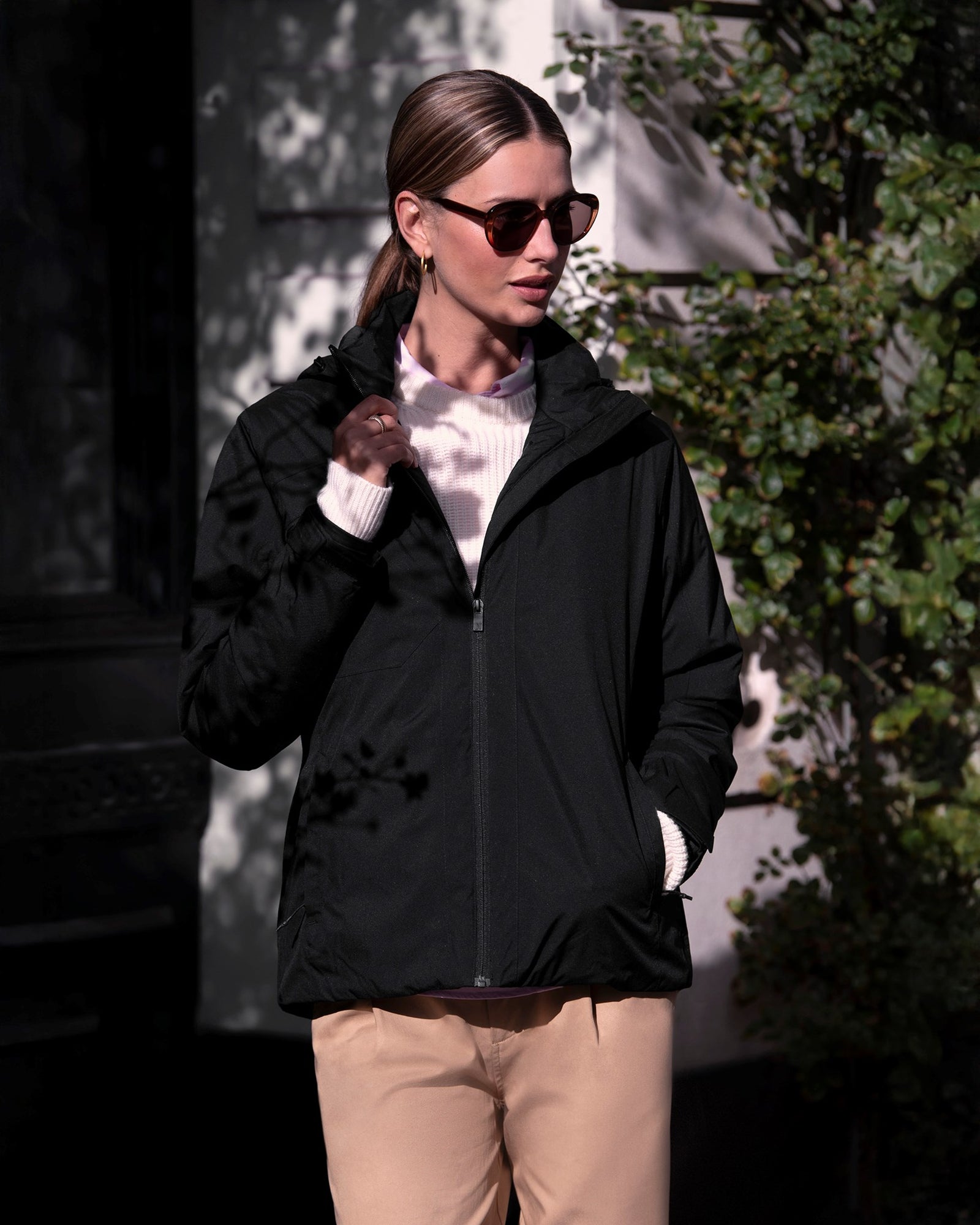 Fairview Woman Black Back