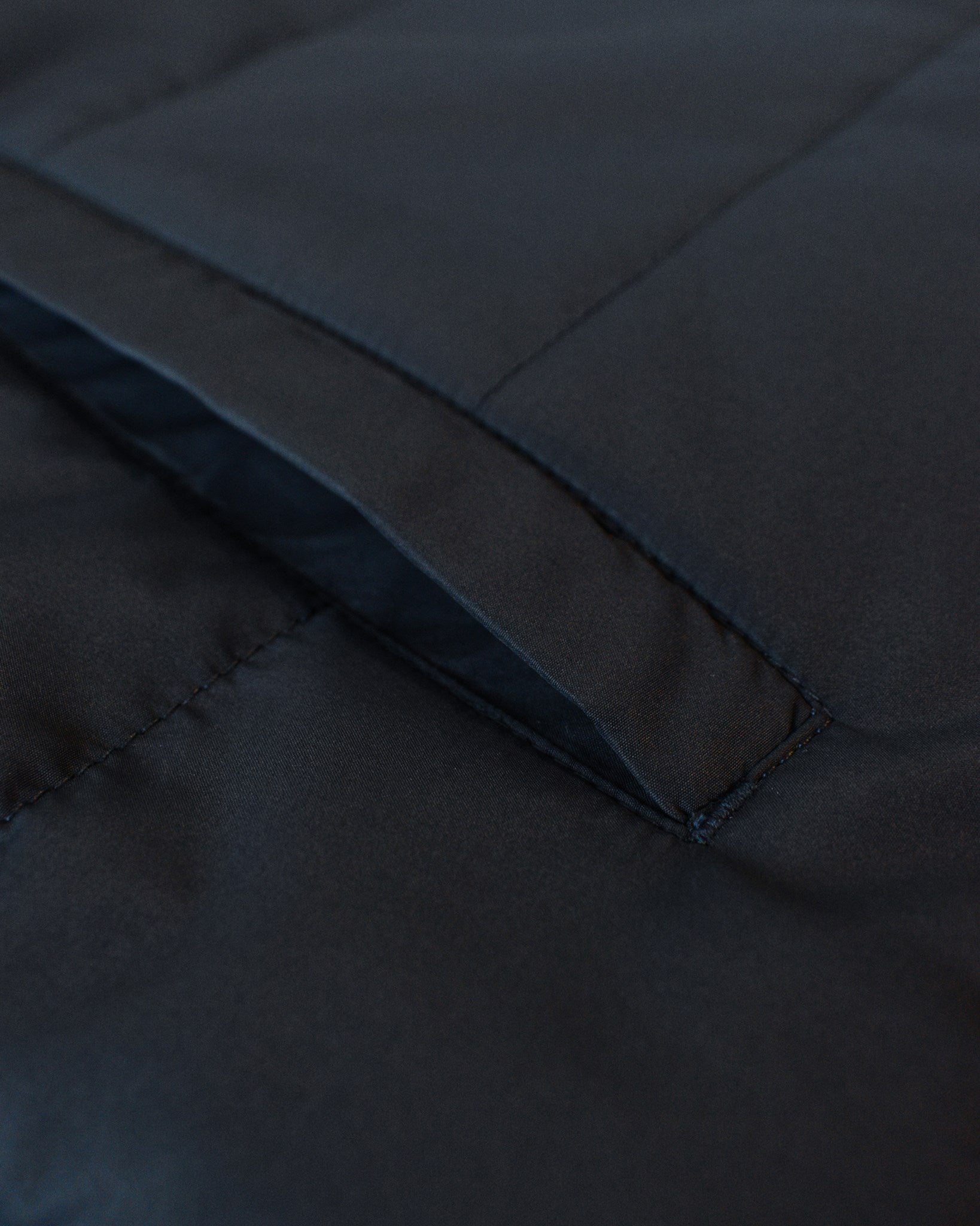 Hudson Men Dark Navy Closeup 1