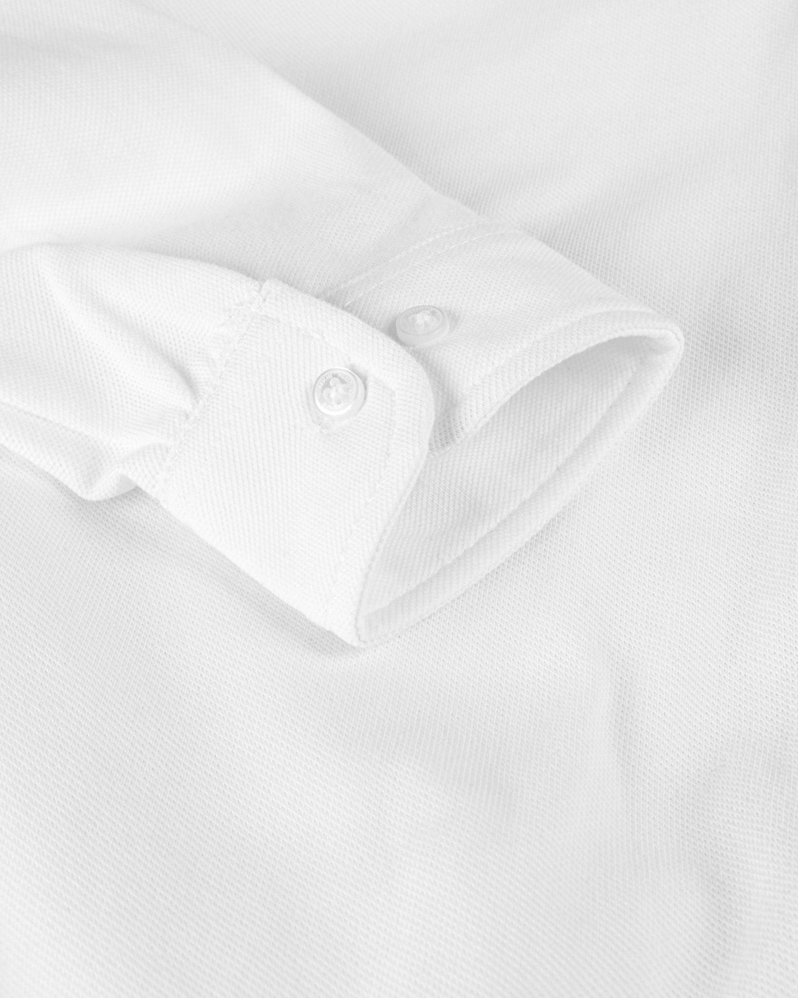 Kingston Women White Closeup 2