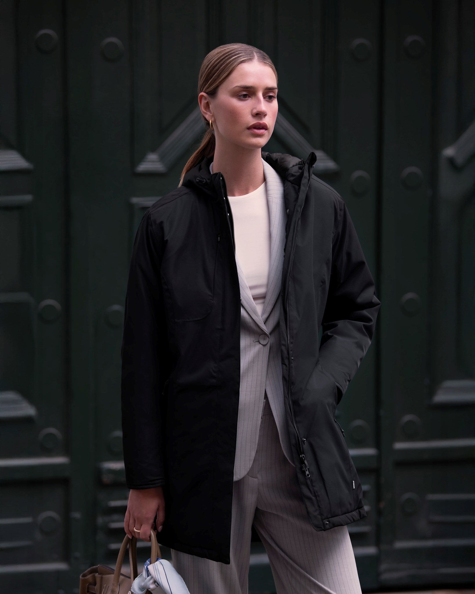 Mapleton Women Black SS26 Modelimage