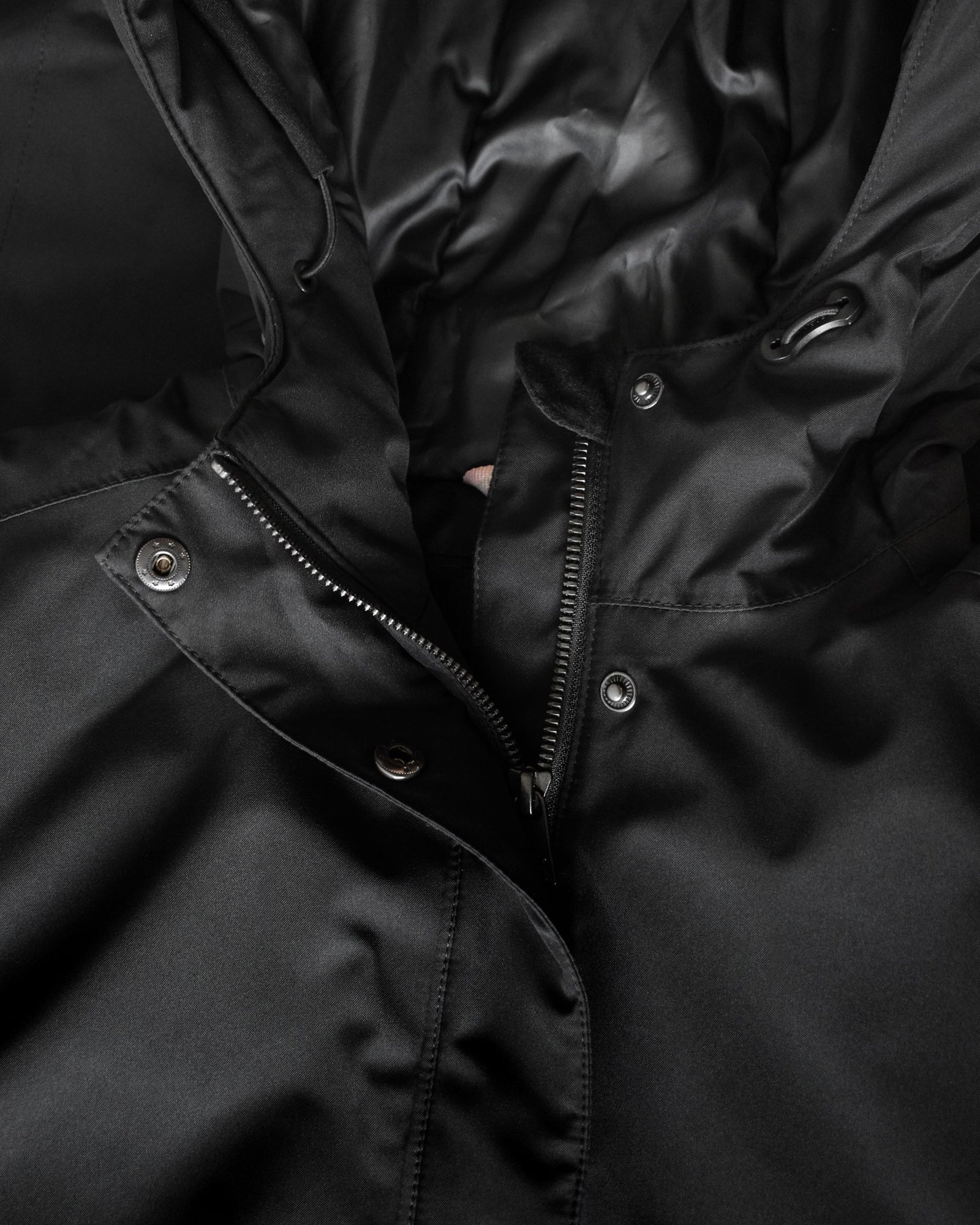 Northdale Woman Black Back