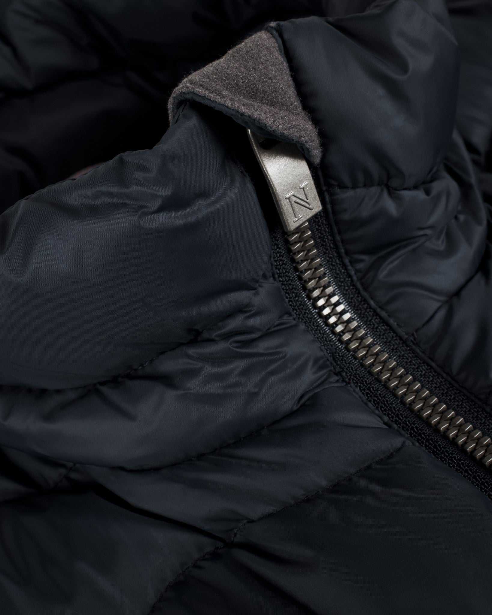 Sierra Women Navy Closeup 1