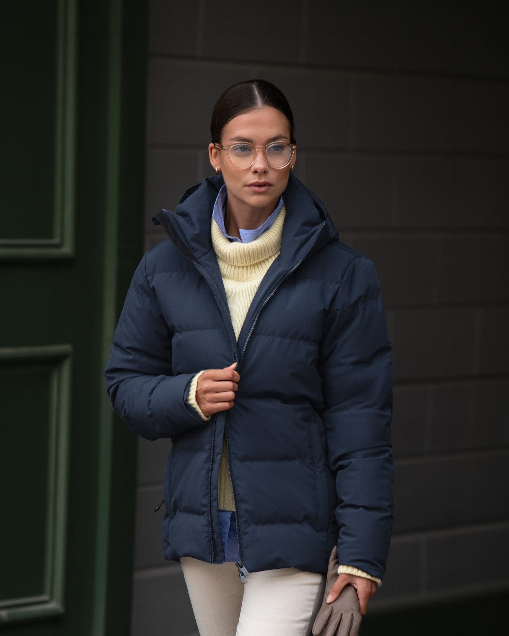 Telluride Women Navy AW24 Modelimage (1)