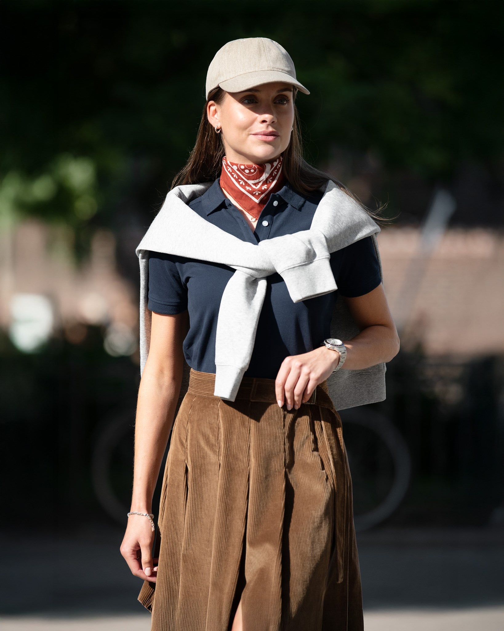 Yale Women Navy SS25 Modelimage